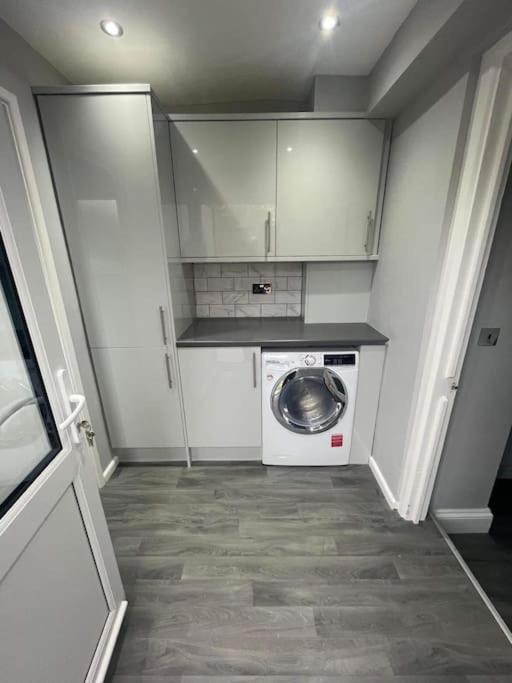 Large 1 Bedroom Flat With Private Parking Plymouth Exteriör bild